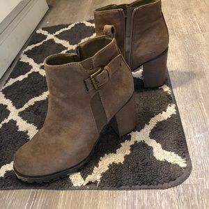 Light brown suede booties